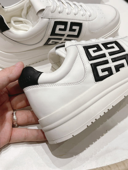 Givenchy Unisex White Sneakers With Black Accents For Luxury Casual Style