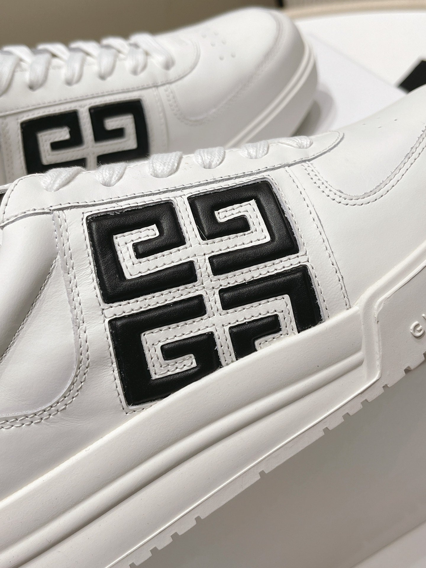 Givenchy Unisex White Sneakers With Black Accents For Luxury Casual Style