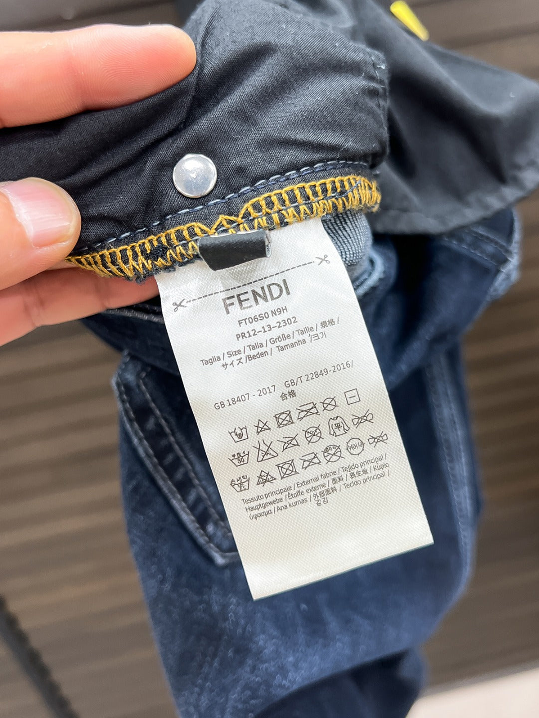 Fendi Classic Dark Blue Denim Jeans For Timeless Elegance