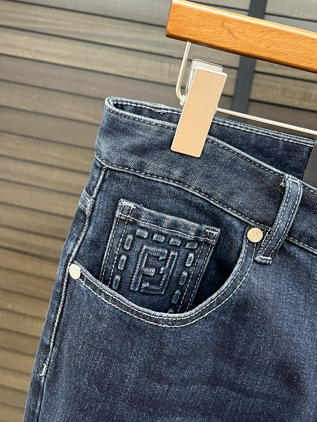 Fendi Classic Dark Blue Denim Jeans For Timeless Elegance